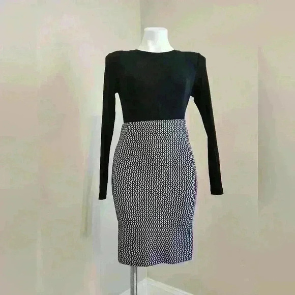 Ann Taylor pattern knit skirt - Picture 1 of 5